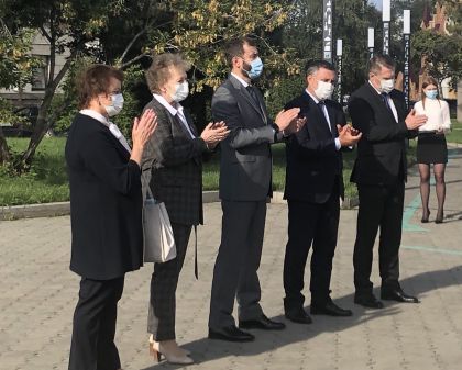 Новые машины скорой помощи передали учреждениям здравоохранения Иркутской области
