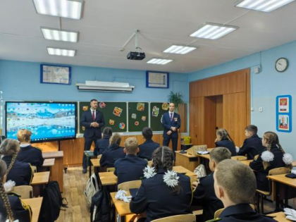 Урок мужества для ангарских кадетов провёл депутат ЗС Денис Ягодзинский
