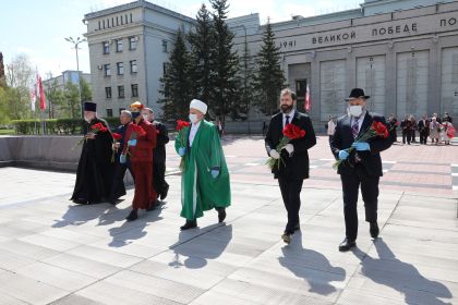 Депутаты Заксобрания и члены Межконфессионального и Общественного советов почтили память павших в Великой Отечественной войне