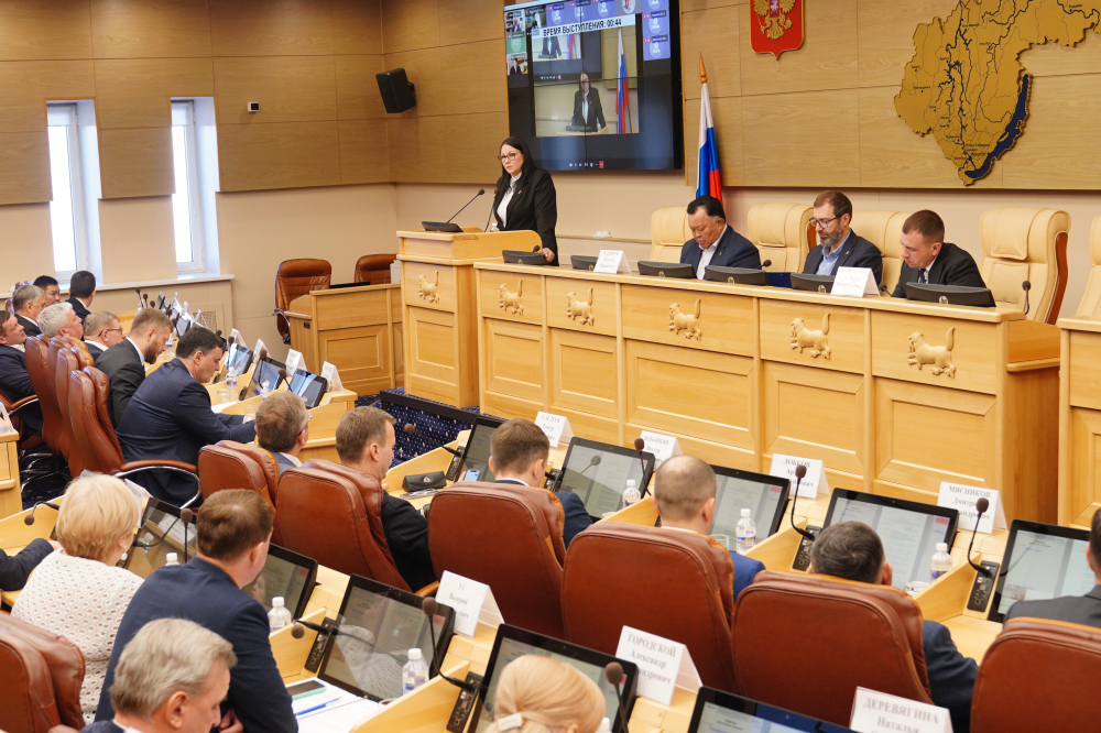 Реализацию закона о переходе на одноуровневую систему организации местного самоуправления обсудили в Заксобрании Приангарья