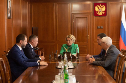 Состоялась рабочая встреча председателя СФ Валентины Матвиенко с губернатором Игорем Кобзевым и спикером ЗС Александром Ведерниковым