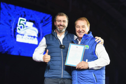 Александр Ведерников поздравил ледовый дворец «Байкал» с юбилеем