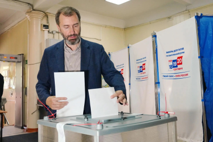 Александр Ведерников принял участие в голосовании на выборах депутатов Госдумы РФ
