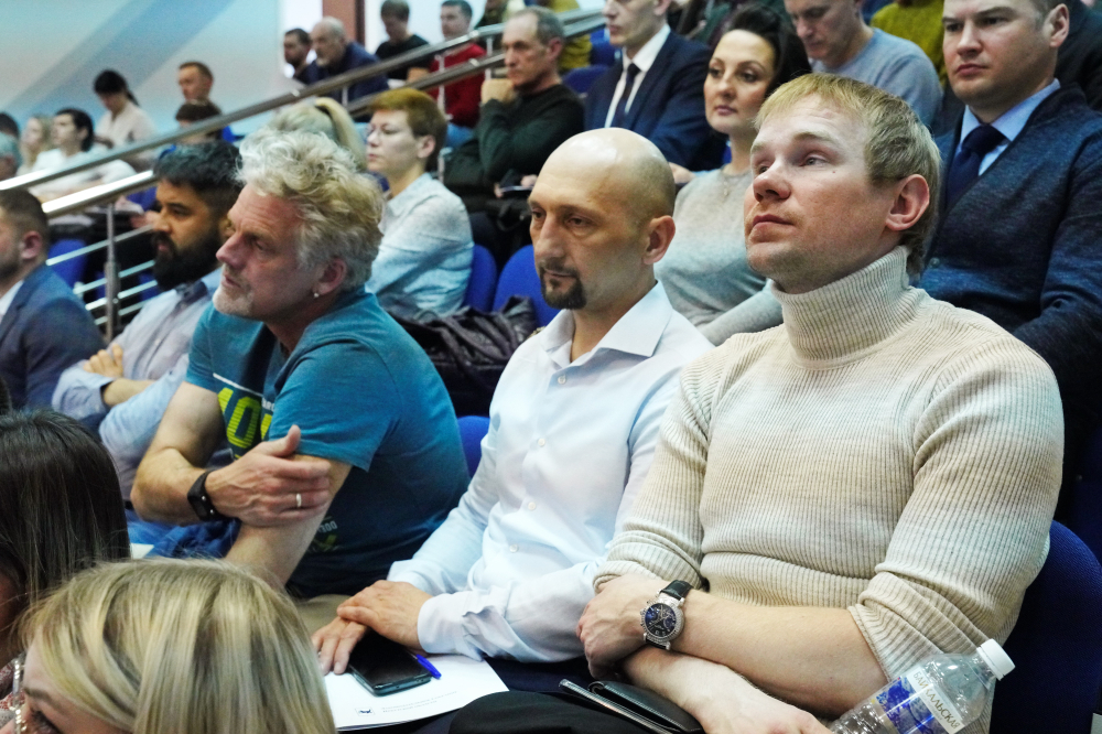 Депутаты Заксобрания сформулировали рекомендации по развитию физкультуры и спорта в Приангарье, обратив внимание на финансирование отрасли