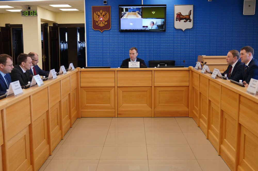 Депутаты ЗС рекомендовали поддержать федеральные инициативы по безопасности дорожного движения и развитию территорий