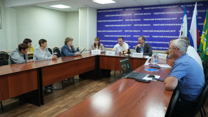Александр Ведерников провел в Тайшете прием граждан по вопросам расселения аварийного жилья и вывоза ТКО 
