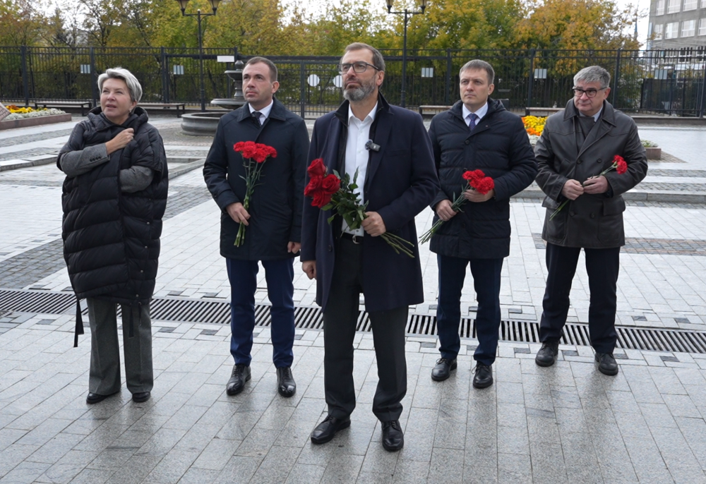 В Иркутском диагностическом центре появился барельеф Игоря Ушакова 