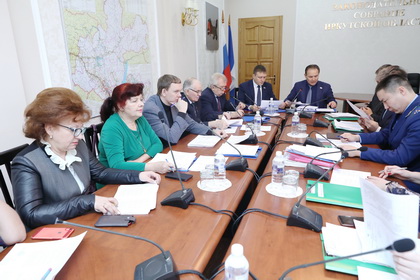 Комитет по здравоохранению одобрил законопроект о запрете продажи электронных сигарет и снюса несовершеннолетним