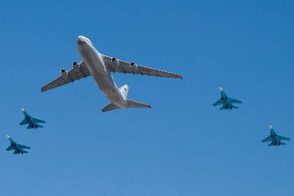 Заксобрание поздравило военнослужащих авиабазы «Белой» и работников аэропорта с Днем воздушного флота