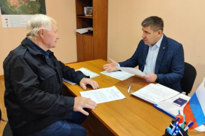 Управляющую компанию обязали отремонтировать дом в Усолье-Сибирском после обращения жильцов к депутату ЗС Максиму Петрову