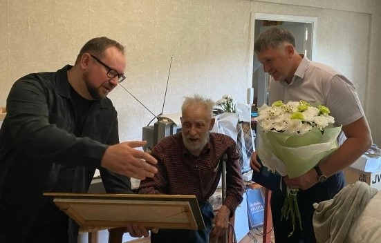Депутаты ЗС оказывают адресную поддержку старшему поколению