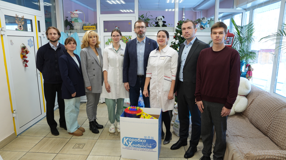 Председатель ЗС и депутаты передали игрушки в медицинские учреждения Приангарья в рамках акции «Коробка Храбрости»