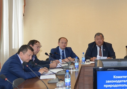 Изменения в два областных закона о заготовке древесины рекомендовано принять в  окончательном чтении