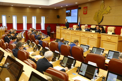 Проект закона об областном бюджете на предстоящий трехлетний период принят в первом чтении