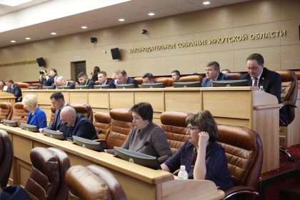 Доклад о проблемах соблюдения прав детей-сирот на обеспечение жильем рассмотрен на сессии Заксобрания