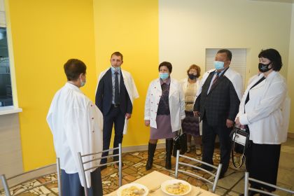 Предложено разработать программу по подготовке поваров для школьных столовых