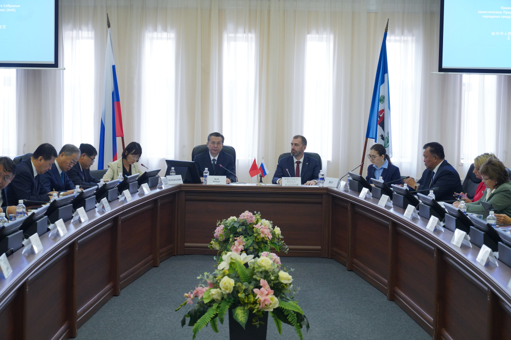 Депутаты Законодательного Собрания встретились с представителями Постоянного комитета Собрания народных представителей провинции Хэйлунцзян