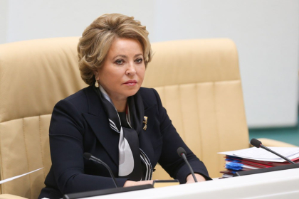 Александр Ведерников поздравил Валентину Матвиенко с юбилеем и присвоением звания Героя Труда Российской Федерации