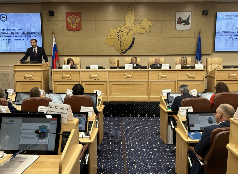 Александр Ведерников предложил установить особый режим лицензирования вывоза жидких бытовых отходов на Байкале 