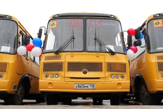 В передаче новых школьных автобусов муниципалитетам приняли участие депутаты ЗС от территорий