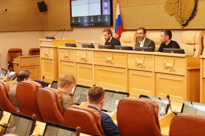Развитие молодежного движения обсудили на заседании Молодежного парламента при ЗС