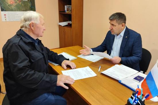 Управляющую компанию обязали отремонтировать дом в Усолье-Сибирском после обращения жильцов к депутату ЗС Максиму Петрову