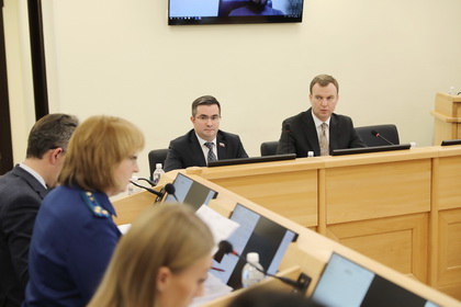 Комитет по законодательству о госстроительству и местному самоуправлению готовит вопросы к сессии
