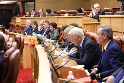 Законопроекты о поддержке семей с детьми приняты на сессии Законодательного Собрания