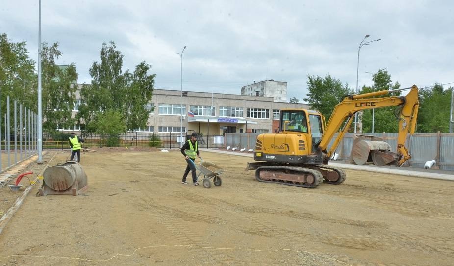 Ученики братских школ №№ 14 и 16 в новом учебном году будут заниматься физкультурой на новом стадионе