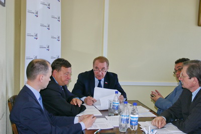 Комиссия по Регламенту рассмотрела ходатайства о награждении Почетными грамотами Законодательного Собрания