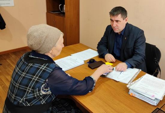 Несколько заявителей получили положительные ответы на свои обращения к депутату ЗС Максиму Петрову