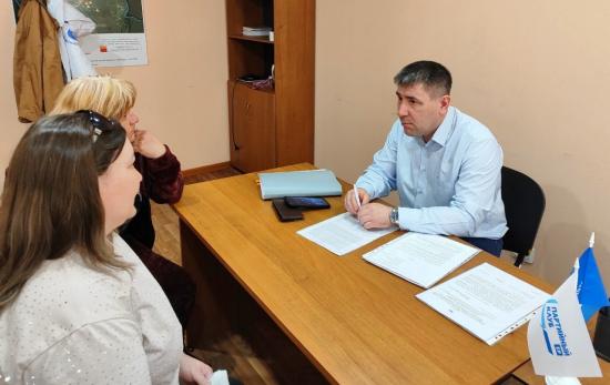 Усольчанин восстановил право на жильё взамен квартиры в аварийном доме при поддержке депутата ЗС Максима Петрова