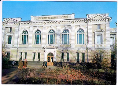 Иркутскому областному художественному музею передали 13 портретов Героев Советского Союза