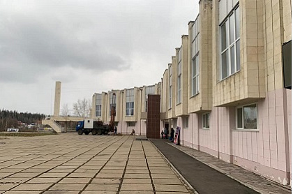 Виталий Перетолчин участвует в работе по подготовке проектно-сметной документации ремонта ДК «Дружба» в Усть-Илимске