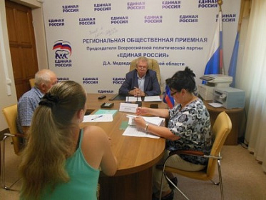 Депутат Александр Вепрев провел прием граждан в общественной приемной Дмитрия Медведева